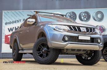 MITSUBISHI TRITON BROOKLYN MATTE BLACK